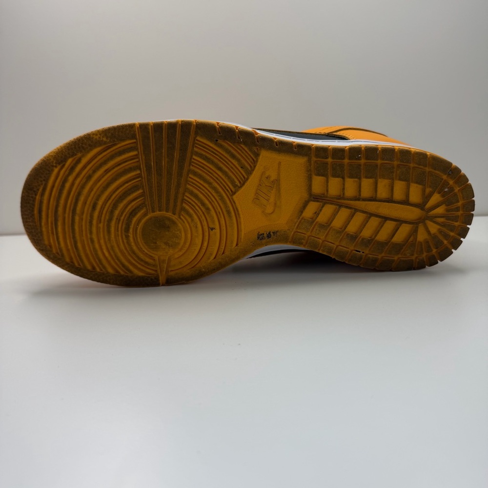 Nike Black and Yellow Athletic Shoes - Picture 5 of 10